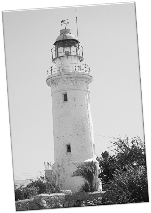 Leinwanddruck: Leuchtturm, Paphos III - SW im Hochformat