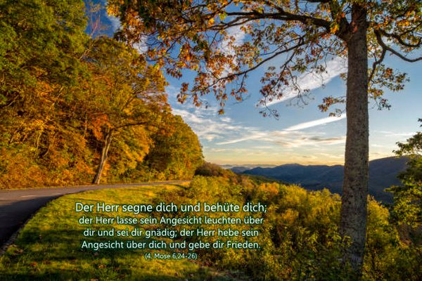 Postkarte: Bunte Herbstlandschaft